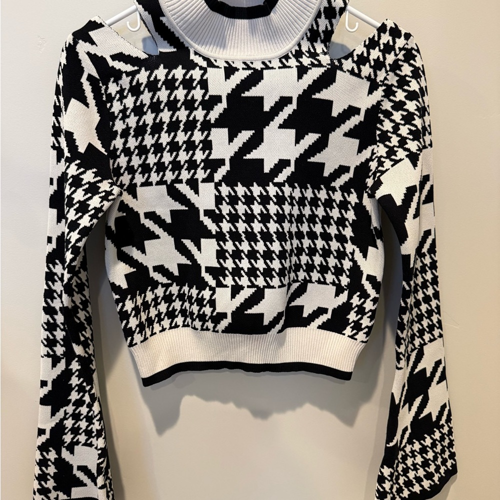 💋Year of Ours Black‎ and White Off-the-Shoulder Sweater 161 - Picture 2 of 5